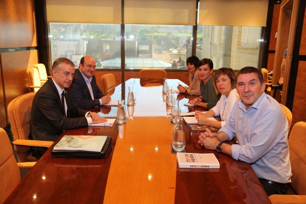 Reunión EAJ PNV - EH Bildu