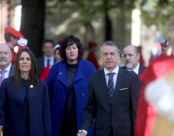 Iñigo Urkullu lehendakariak Gernikako zuhaitzaren azpian egin du karguaren zina