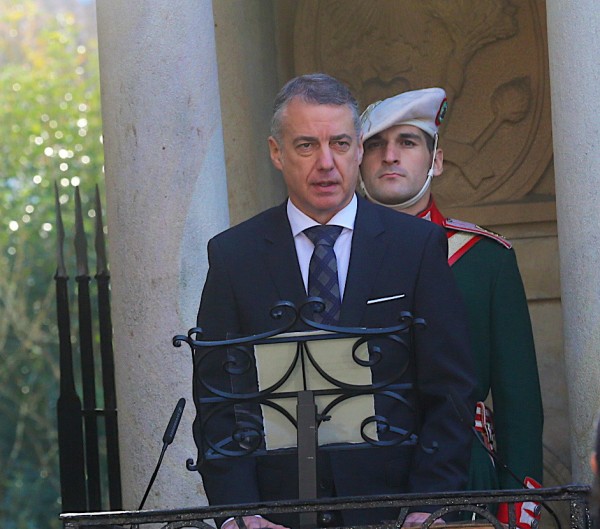 Iñigo Urkullu lehendakariak Gernikako zuhaitzaren azpian egin du karguaren zina
