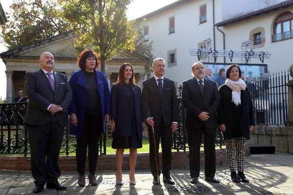 Legebiltzarreko mahaia:  B. Tejeria, E. Blanco, T. Prieto, I. Iturrate y C. Makazaga