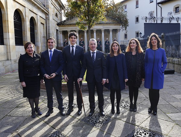 I. Sanchez Robles, I. Pradales, U. Rementeria, I. Urkullu, E. Unzueta, I. Bengoetxea, L. Bilbao (Bizkaiko Foru Aldundia)