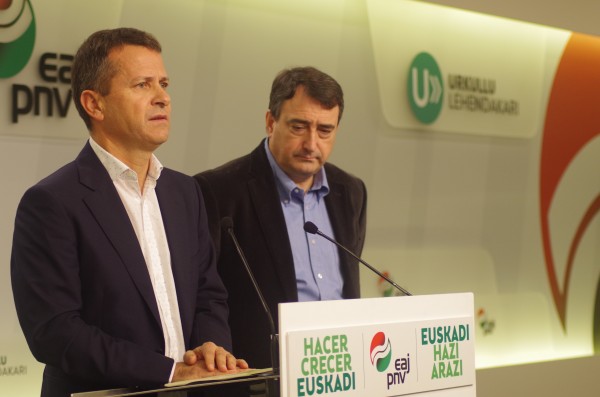 Jokin Bildarratz y Aitor Esteban en el Día de la Constitución Española