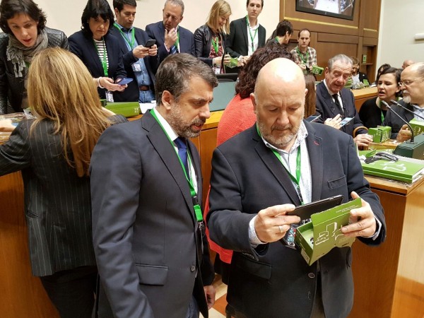 Tercera edición de la jornada de 'Puertas abiertas' en el Parlamento Vasco