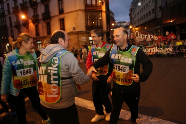 Andoni Ortuzar y Mireia Zarate en la Korrika