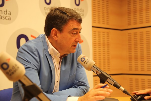 Aitor Esteban Onda Vasca irratian
