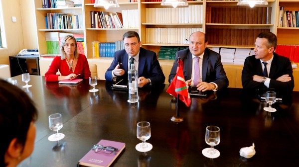 Andoni Ortuzar se reúne en Madrid con los Grupos Vascos de Congreso y Senado 
