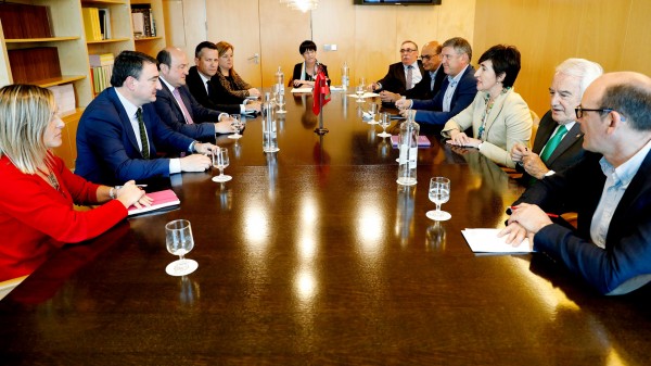 Andoni Ortuzar se reúne en Madrid con los Grupos Vascos de Congreso y Senado 