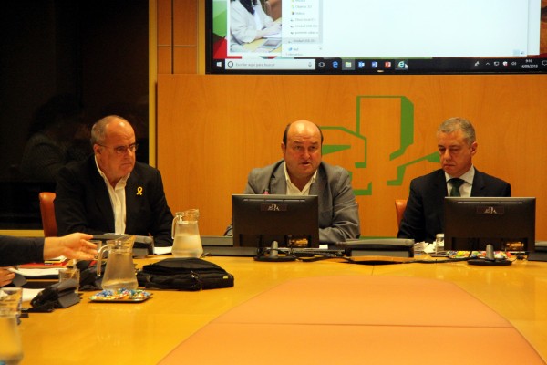 Andoni Ortuzar e Iñigo Urkullu en la reunión de inicio de curso parlamentario