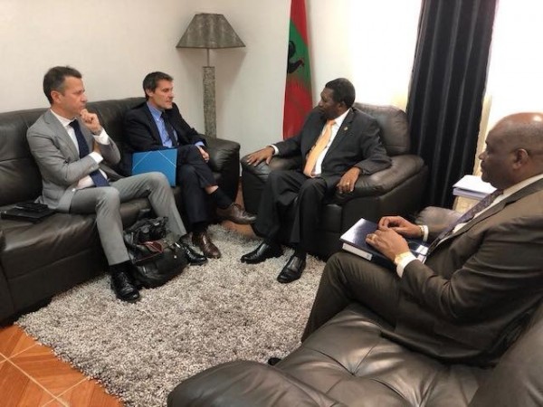 Mikel Burzako eta Jokin Bildarratz  UNITA alderdiarekin Angolan