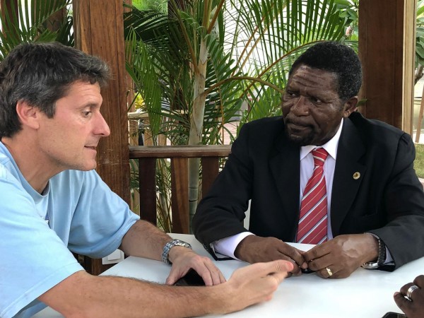 Mikel Burzako eta Jokin Bildarratz  UNITA alderdiarekin Angolan