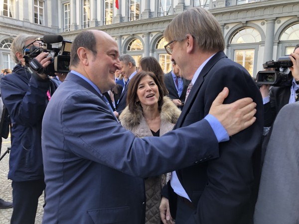 Bruselako demokrata-liberalen gailurra