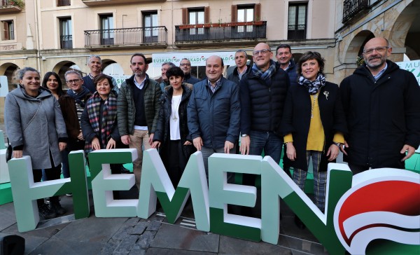 Mitin Zumarraga. Andoni Ortuzar, Maribel Vaquero, Joseba Agirretxea 