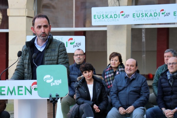 Mitin. Zumarraga. Andoni Ortuzar, Maribel Vaquero, Joseba Agirretxea 