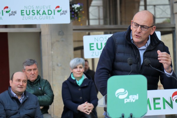 Mitina - Zumarraga. Andoni Ortuzar, Maribel Vaquero, Joseba Agirretxea 