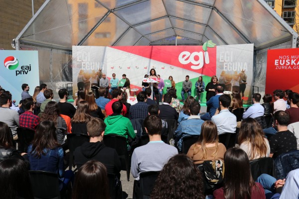 Mitin. Tolosa - EGI Eguna. Aitor Esteban, Olatz Peon, Aitana Agirre