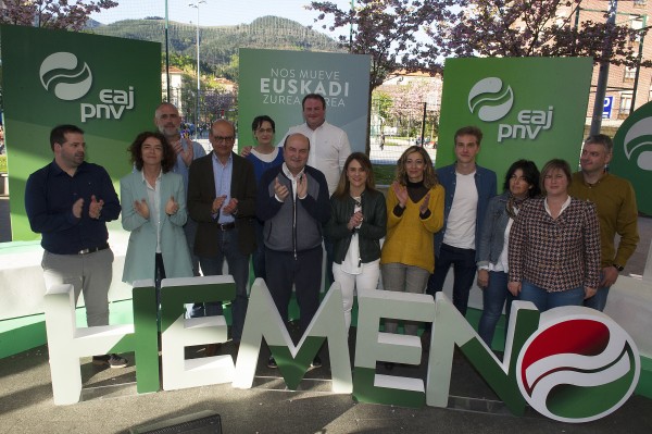 Mitina. Andoni Ortuzar, Almudena Otaola, Mikel Legarda. Laudio	