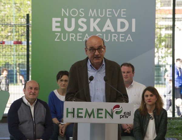 Mitina. Andoni Ortuzar, Almudena Otaola, Mikel Legarda. Laudio