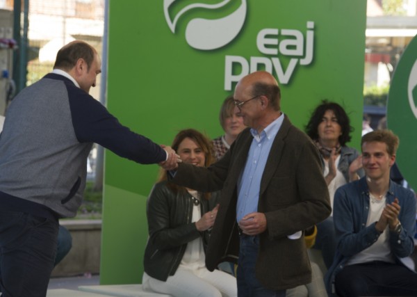 Mitin. Andoni Ortuzar, Almudena Otaola, Mikel Legarda. Laudio