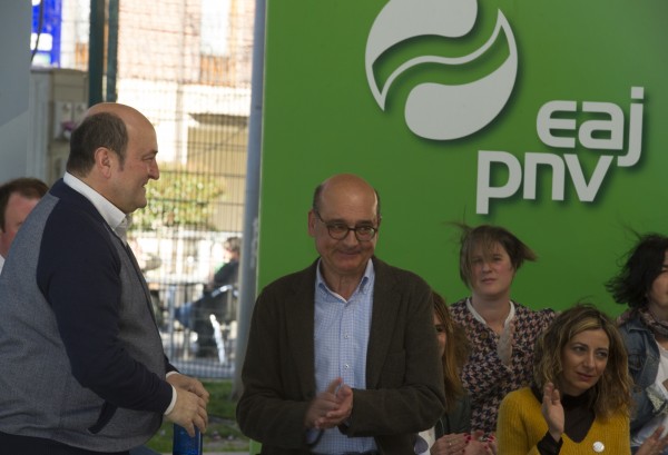 Mitin. Andoni Ortuzar, Almudena Otaola, Mikel Legarda. Laudio