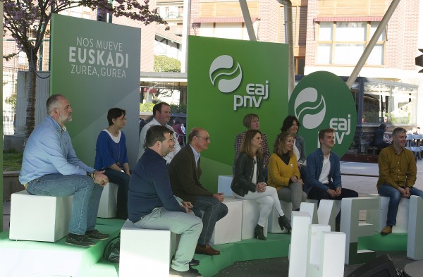 Mitin. Andoni Ortuzar, Almudena Otaola, Mikel Legarda. Laudio