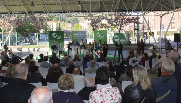 Mitin. Andoni Ortuzar, Almudena Otaola, Mikel Legarda. Laudio