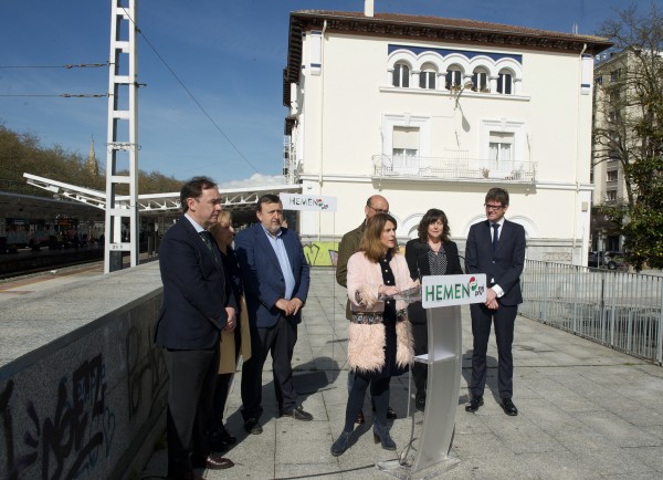 Mikel Legarda, Almudena Otaola. Acto sectorial sobre infraestructuras. Vitoria-Gasteiz