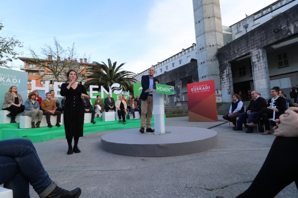 Mitin. Joseba Agirretxea, Maribel Vaquero, Joseba Egibar, Maite Peña. Errenteria