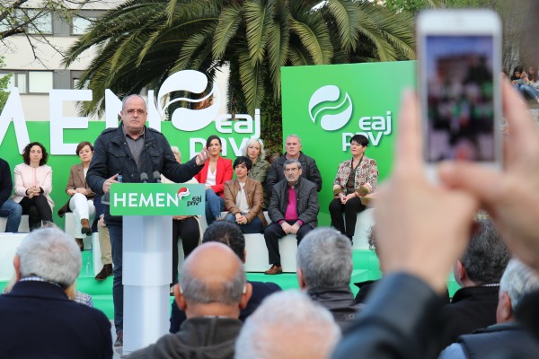 Mitin. Joseba Agirretxea, Maribel Vaquero, Joseba Egibar, Maite Peña. Errenteria