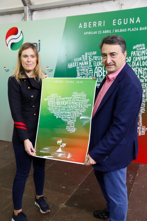 Aitor Esteban, Mireia Zarate. Presentación cartel Aberri Eguna. Bilbao