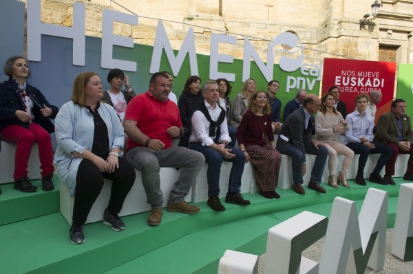 Mitin Labastida. Iñigo Urkullu, Mikel Legarda, Almudena Otaola, Laura Pérez.