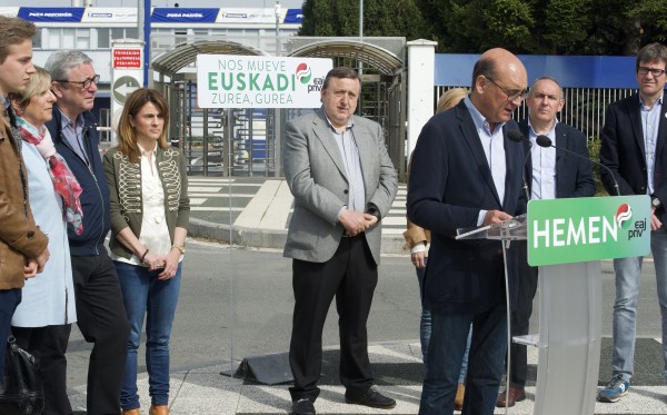 Automobilgintza arloko ekitaldia. Mikel Legarda, Almudena Otaola. Vitoria-Gasteiz