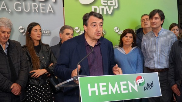 Mitina. Aitor Esteban, Itxaso Atutxa. Benidorm