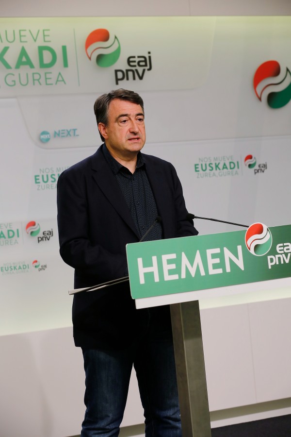 Aitor Estebanek TVE debatea baloratu du