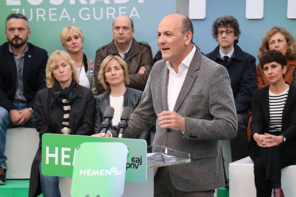 Mitin Donostia. Joseba Agirretxea, Maribel Vaquero, Eneko Goia, Iñigo Urkullu, Andoni Ortuzar