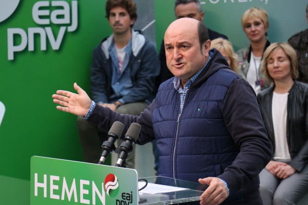 Mitin Donostia. Joseba Agirretxea, Maribel Vaquero, Eneko Goia, Iñigo Urkullu, Andoni Ortuzar