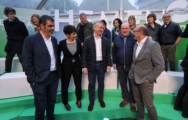 Mitin Donostia. Joseba Agirretxea, Maribel Vaquero, Eneko Goia, Iñigo Urkullu, Andoni Ortuzar
