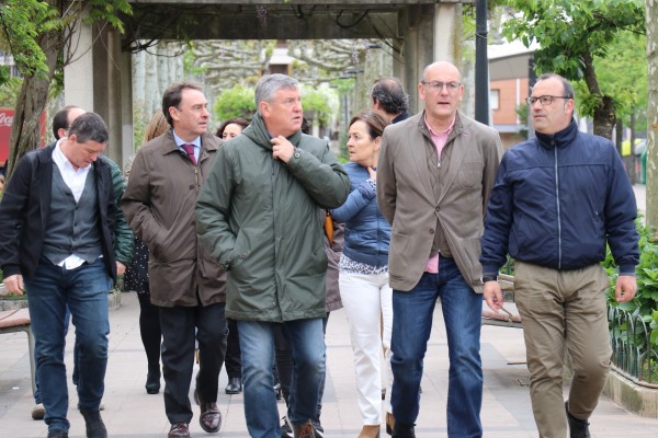 Acto sectorial infraestructuras ferroviarias. Joseba Agirretxea, Maribel Vaquero. Beasain