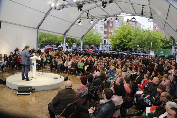 Mitin Barakaldo. Amaia Del Campo, Idoia Sagastizabal, Aitor Esteban, Iñigo Urkullu, Andoni Ortuzar