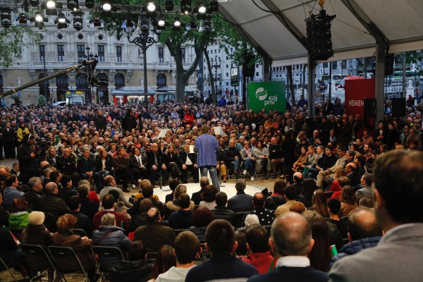 Mitin Bilbao. Almudena Otaola, Maribel Vaquero, Aitor Esteban, Iñigo Urkullu, Andoni Ortuzar