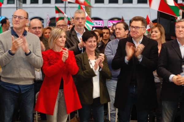 Mitin Bilbao. Almudena Otaola, Maribel Vaquero, Aitor Esteban, Iñigo Urkullu, Andoni Ortuzar