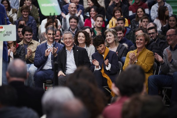 Mitin Arenal. Aitor Esteban, Almudena Otaola, Maribel Vaquero, Iñigo Urkullu, Andoni Ortuzar. Bilbao 