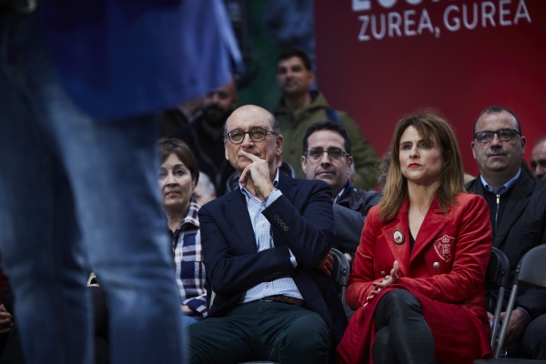 Mitin Arenal. Aitor Esteban, Almudena Otaola, Maribel Vaquero, Iñigo Urkullu, Andoni Ortuzar. Bilbao 