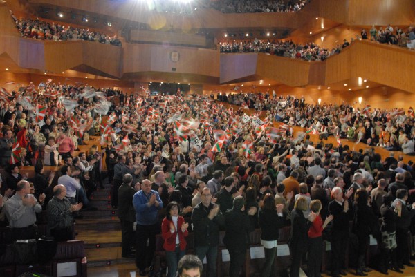 Euskalduna Jauregiko Auditoriuma jendez beteta