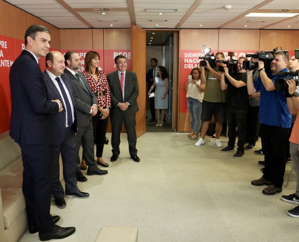 Andoni Ortuzar eta Aitor Esteban Pedro Sánchezekin bildu dira Ferrazen