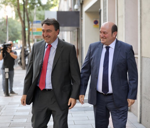 Andoni Ortuzar eta Aitor Esteban Pedro Sánchezekin bildu dira Ferrazen