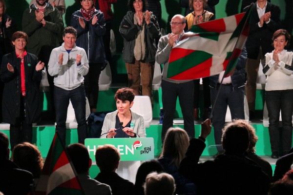 10N Mitin Beasain. Andoni Ortuzar, Joseba Agirretxea, Maribel Vaquero