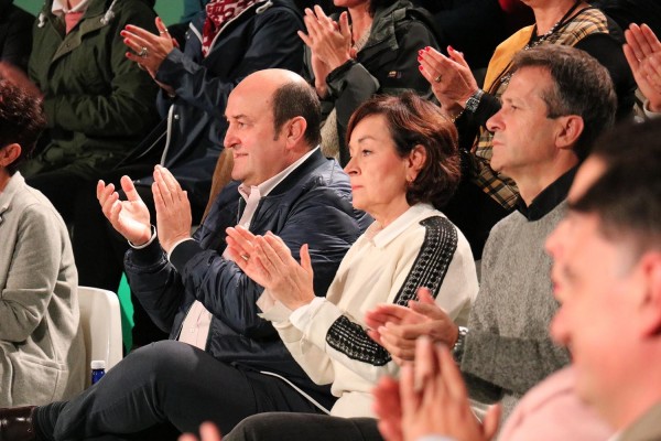 10N Mitin Beasain. Andoni Ortuzar, Joseba Agirretxea, Maribel Vaquero