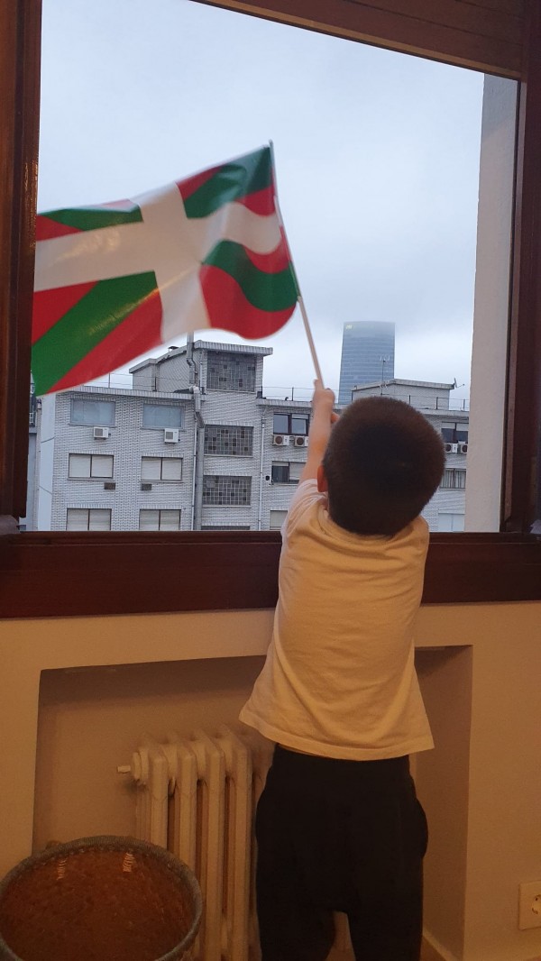 Aberri Eguna 2020 Lortuko dugu - Euskadi Aurrera - Ikurriña Etxean