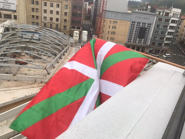 Aberri Eguna 2020 Lortuko dugu - Euskadi Aurrera - Ikurriña Etxean