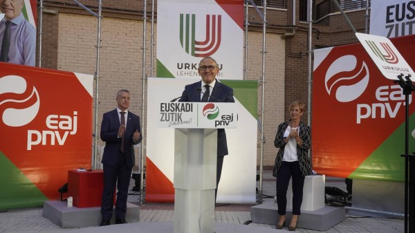 Mitina Oion. Ramiro González, Arantxa Tapia, Iñigo Urkullu.